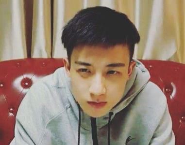 谷嘉诚赵露思什么关系:谷嘉诚喜欢迪丽热巴嘛