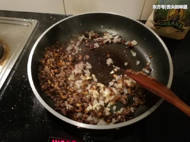 在家自己做炸酱 t01d25f18d9d750a24d.jpg