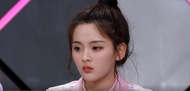 《创造101》杨超越,唱歌不好跳舞不行,凭什么