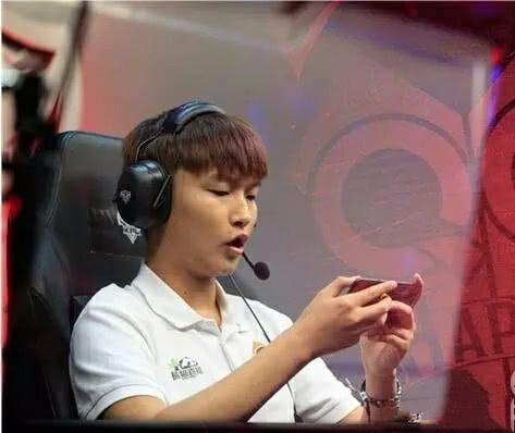 王者荣耀:猫神直播首次谈到离开QG内幕 手撕喷