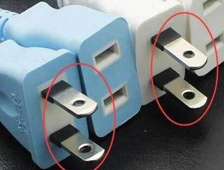 你知道插头上的圆孔有什么用吗？我用了这么多年都白瞎了！