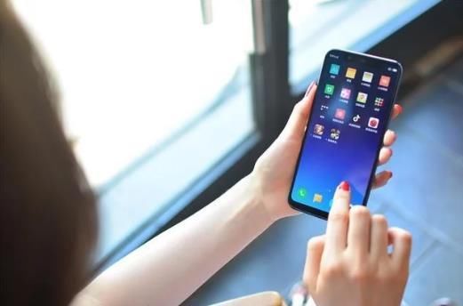 小米8抢购得手,外观配置和系统,彪悍的MIUI10