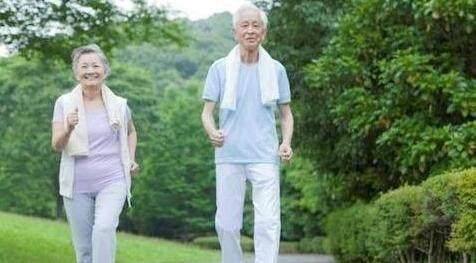 老人每天什么时间走路锻炼最好?原来一直做错