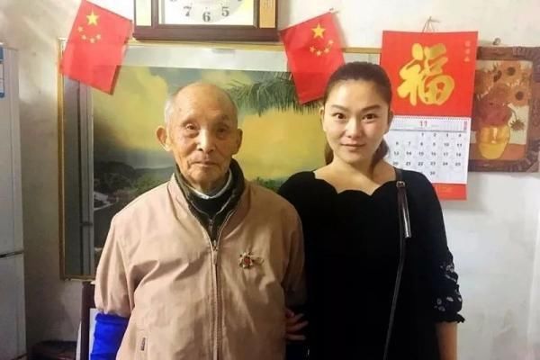 宁波姑娘亲赴朝鲜 带回融合烈士骨血的黄土撒在了镇海口