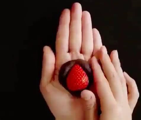 草莓大福好！这道少女心炸裂的草莓果冻包你舍得吃么？