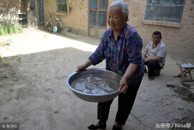 婆婆既然我买的东西不好，那就扔了吧，找你小儿媳妇买去