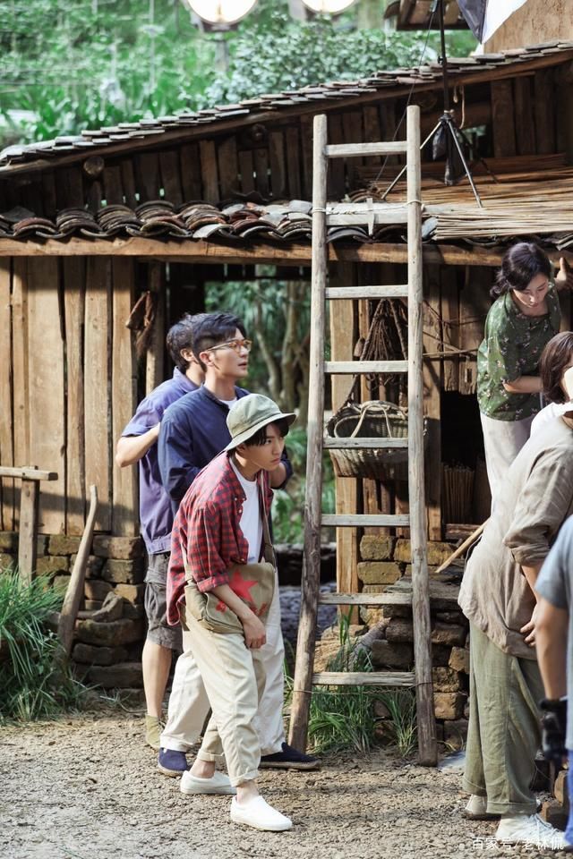 TFBOYS的中年朋友圈画风，王源太接地气，易烊千玺更胜一筹