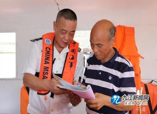 九江湖口海事处加强汛期高温季节渡船安全巡查