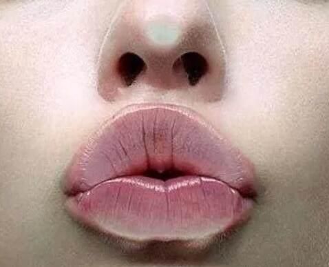 心理测试：4个嘴唇，哪个涂了“毒药”？测出你内心的阴暗指数！
