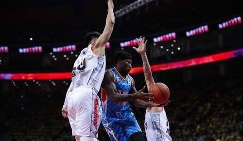 CBA总决赛开打:广东队狂轰142分取开门红