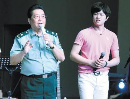 据传李天一被保出狱 李双江夫妇喜笑颜开