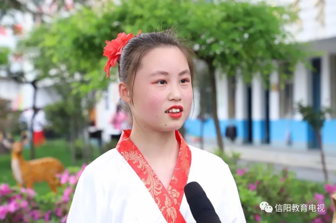 开展纪念五四运动100周年经典诵读活动