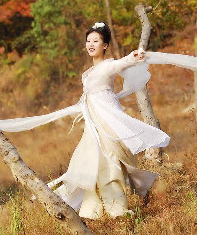 刘诗诗古装剧8次白衣装扮,凤卿尘入榜,网友最后一位美