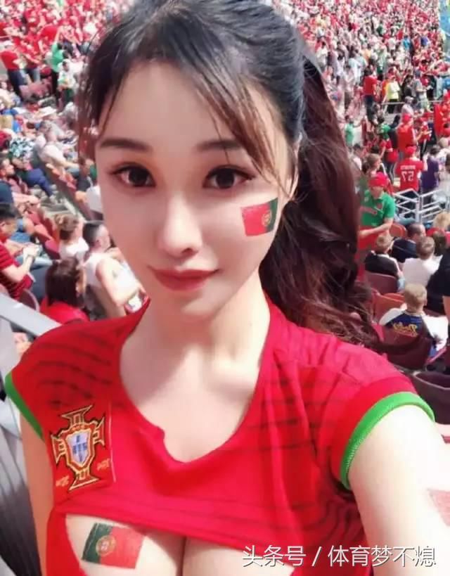 第二个樊玲,中国女球迷这次不夹手机了?请文明