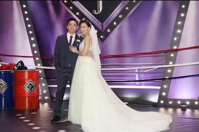 刘雨柔深V婚纱艳丽动人 婚礼规模豪华无比