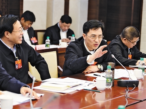 代表委员热议减税降费:切实减轻企业负担怎么办