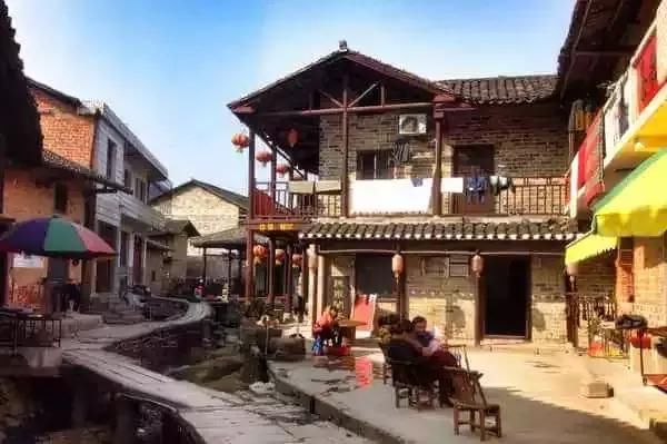 国家地理赞她为“最富有美景的村庄”：被6条冰川包围简直美爆了