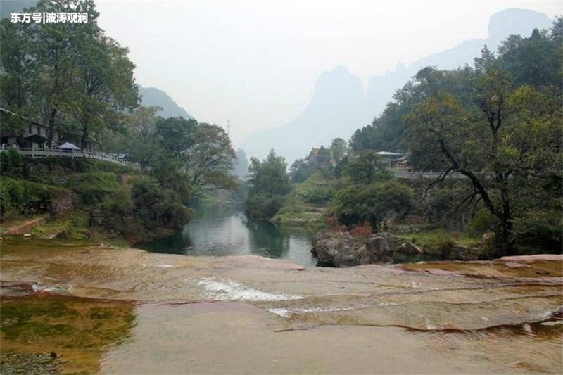 河南新乡 太行天河瀑布的源头红石河