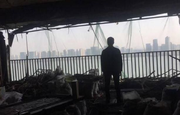 如何看待 保姆纵火案 被告辩护律师因擅自离庭