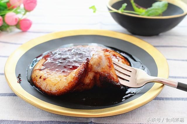 软软糯糯的红糖糍粑,这样煎特别香,做法很简单