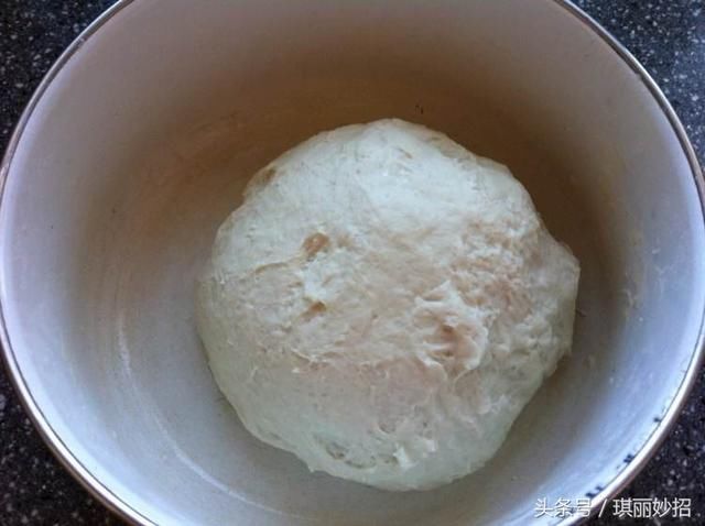 别再用酵母发面了！面里加点它，10分钟发面，馒头蓬松又好吃！