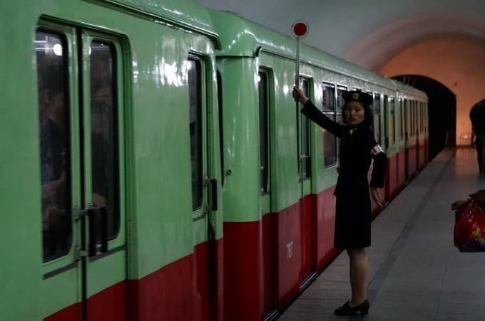 朝鲜: 带大檐帽的女人都很能干