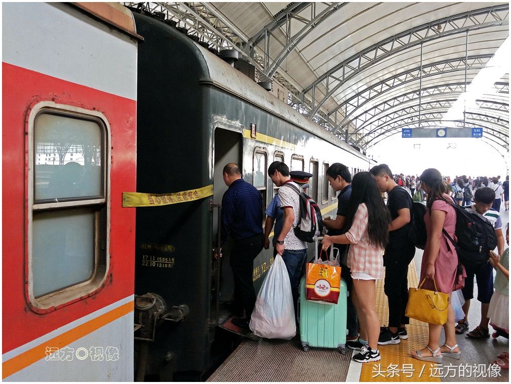 坐火车--汉口站的高铁和绿皮红皮火车以及武昌北的绿皮列车_【快资讯】