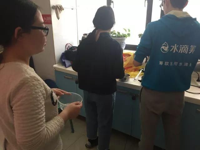 总有一些人过节的时候不能回家：生活比我们想象的要艰难