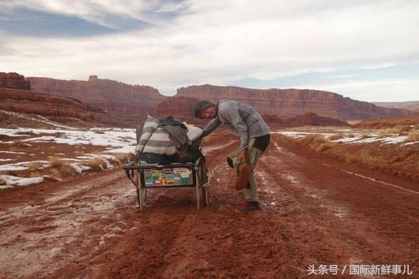 日本小哥拉车环游世界9年,徒步距离可绕地球两