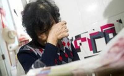 小叔病逝，婆婆让老公休了我娶妯娌，半年后偶遇，婆婆下跪求我