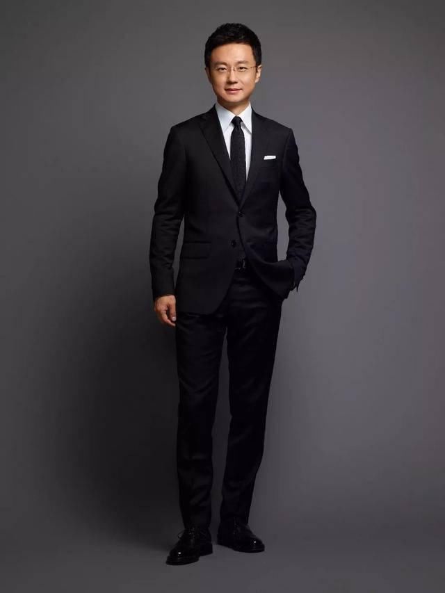 央视 quot;新国脸 quot;刚强,月亮姐姐做媒,娶2婚主持人春妮,儿子叫刚好