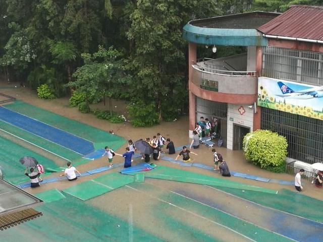 暴雨来袭，白云多地水浸，他们冲在第一线