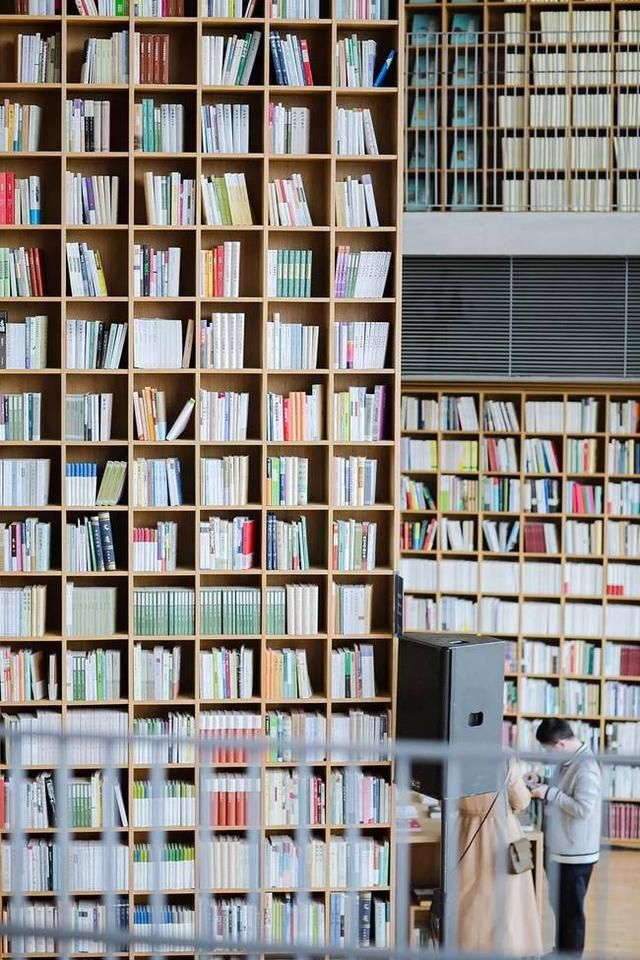 高晓松的诗和远方，大概就是晓书馆的模样