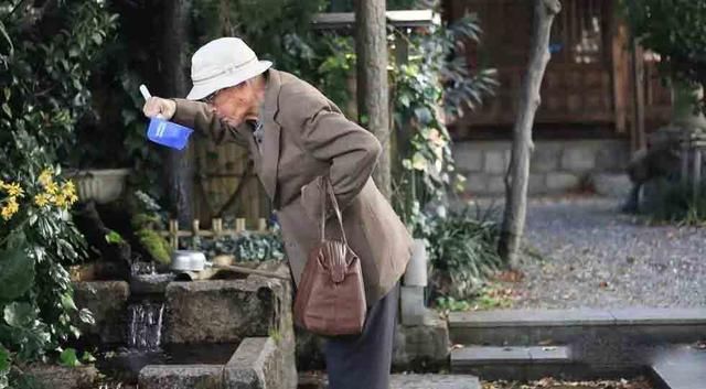 暗自窃喜！日本水费贵的离谱，幸好国内水费便宜，心里美滋滋