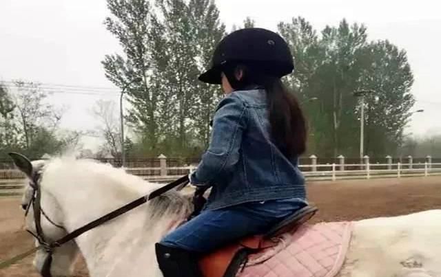还在吐槽李湘的过度富养？看看现在的王诗龄，早已赢在起跑线