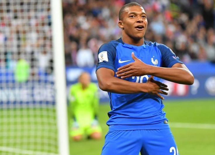 为什么有球迷觉得登贝莱的天赋不比姆巴佩差?