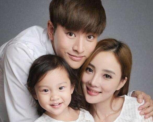 贾乃亮和李小璐婚姻状况成谜,离还是没离?只有