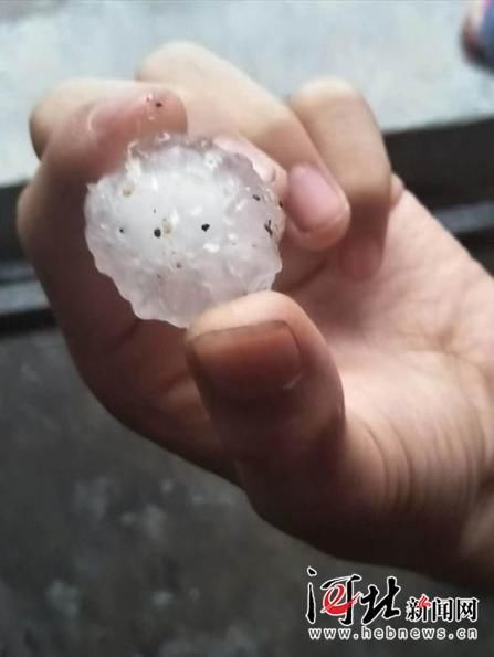 强对流天气来袭 邢台冰雹直径最大3.5厘米
