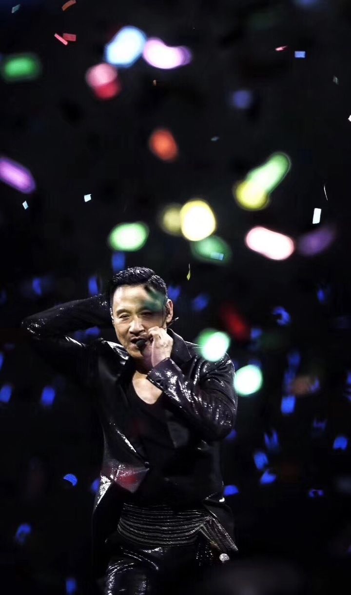 张学友演唱会温州站出现假票!数十人路边买 黄