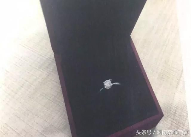 因为一张自拍,一美女被闺蜜送进派出所!太秀了