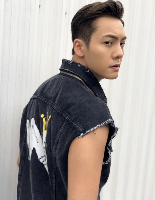 学员身体不适晕倒,陈伟霆男友力爆棚直接公主