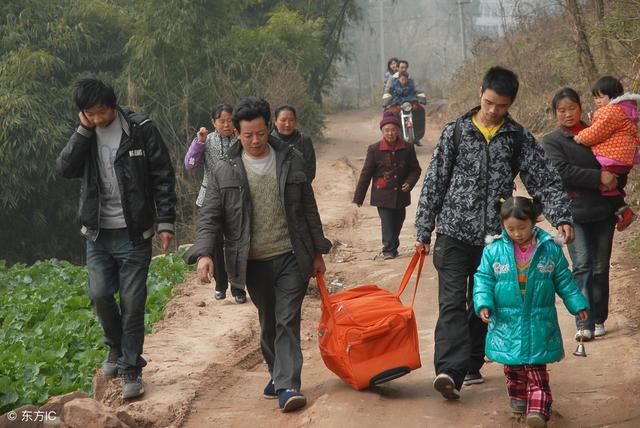 外出打工的农民大量返乡，工地无人可用，这是谁的问题?