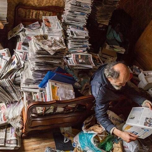 法国60岁大爷患囤积症从不丢垃圾,房间已被