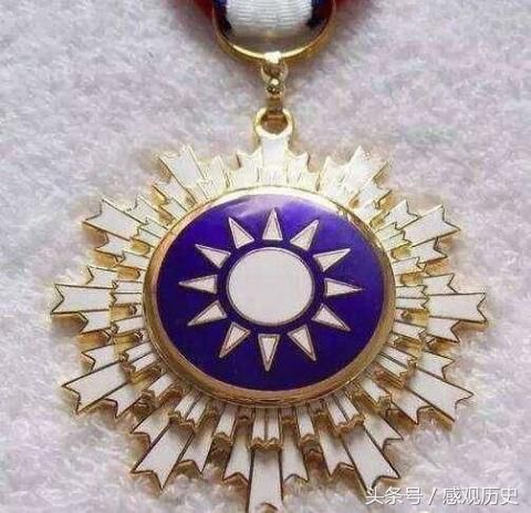 蒋介石的 青天白日勋章 是什么?它代表什么意