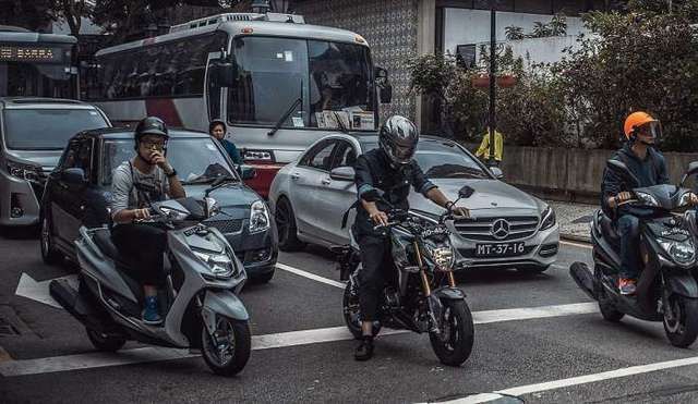 澳门经济这么发达, 为什么还那么多骑摩托车的