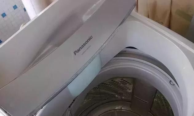 美的洗衣机洗衣服怎么用