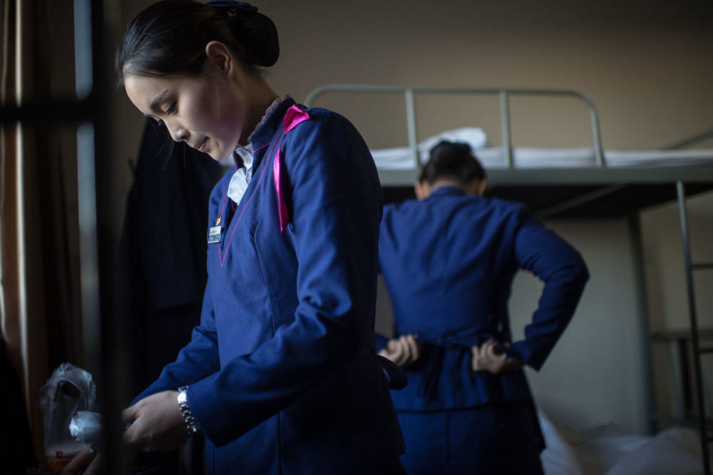 镜头下:高铁餐车乘务员的日常生活