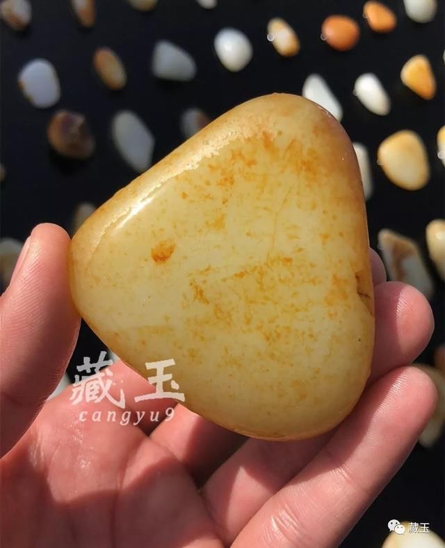 如今的籽料价格比年前涨了多少呢？我们一起来看看