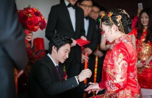 奉子成婚惨遭婆婆虐待，离婚多年在餐厅吃饭偶然相遇，婆婆愣住了