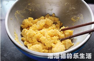 苦苣香菇玉米面贴饼子